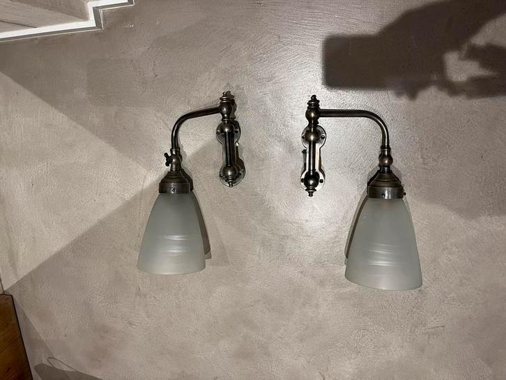 Paire d’appliques bras amivible verre depoli, Maison & Meubles, Lampes | Appliques, Comme neuf, Verre, Métal, Enlèvement