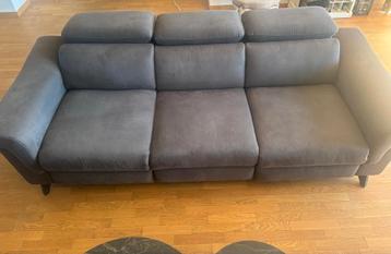 Elektrische relaxbank met 3 zitplaatsen — als nieuw beschikbaar voor biedingen