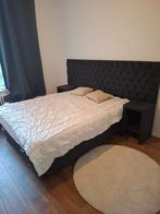 Te koop: donkerblauw bed met nachtkastjes en optionele matra, Huis en Inrichting, Ophalen, Zo goed als nieuw