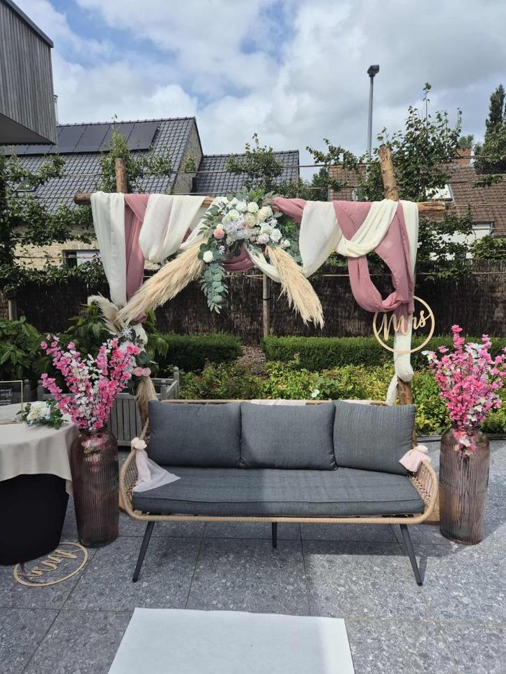 Bloemenboog (Trouw/huwelijk), Hobby en Vrije tijd, Feestartikelen, Zo goed als nieuw, Overige typen, Ophalen