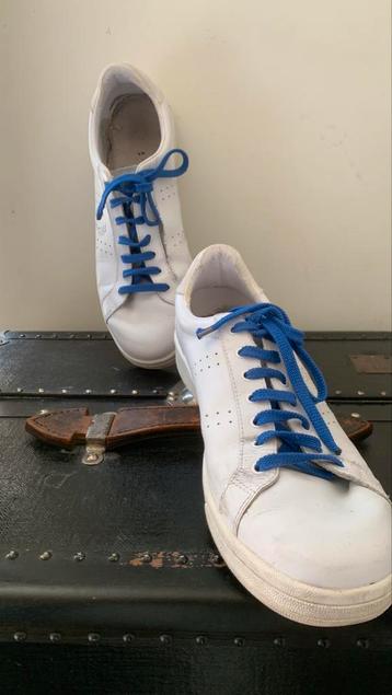 Fred Perry witte tennisschoenen  - Zichtbare scheur beschikbaar voor biedingen