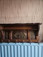 Antieke houten kapstok met plank en bronzen reliëf, Antiek en Kunst, Ophalen