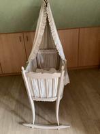 Houten wieg met wiegbekleding in kant., Kinderen en Baby's, Babywiegjes en Ledikanten, Ophalen, Zo goed als nieuw, Wieg