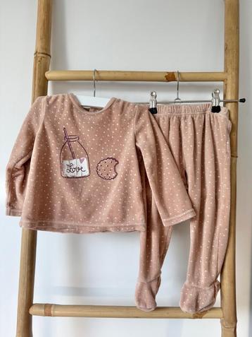 Pyjama maat 86 beschikbaar voor biedingen