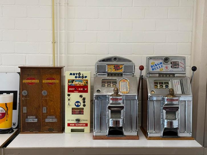 GEVRAAGD ANTIEKE KNIKKERKAST CAFESPEL GOKKAST AUTOMAAT, Antiek en Kunst, Curiosa en Brocante, Ophalen