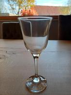 Verres à vin, Enlèvement