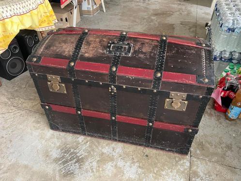 Malle-coffre “corsaire” ancienne avec couvercle bombé, Maison & Meubles, Accessoires pour la Maison | Coffres, Utilisé, 50 à 75 cm