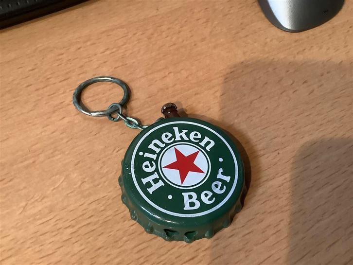 Stoere navulbare aansteker met Heineken-logo., Collections, Marques de bière, Utilisé, Autres types, Heineken, Enlèvement ou Envoi