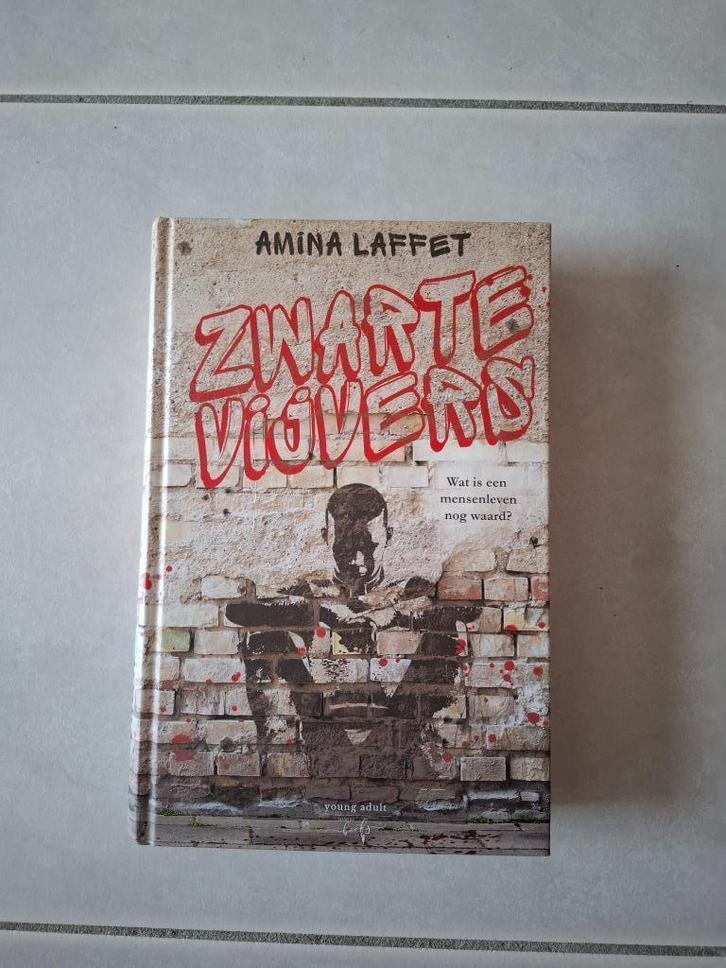 Amina laffet - Zwarte vijvers, Boeken, Kinderboeken | Jeugd | 13 jaar en ouder, Zo goed als nieuw, Fictie, Ophalen