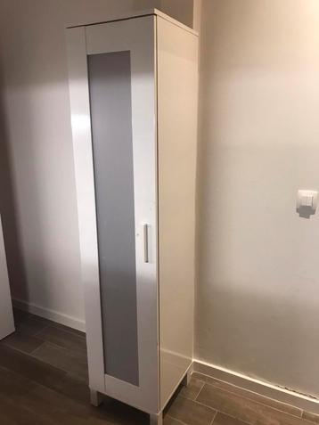 KLEERKAST/ LADENKAST/ BADKAMERKAST. beschikbaar voor biedingen