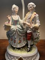 Porseleinen lamp met romantisch koppel, Ophalen, Overige materialen, Romantisch, Zo goed als nieuw