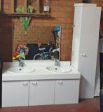 Kast met dubbel lavabo 2kranen, Huis en Inrichting, Ophalen, Zo goed als nieuw