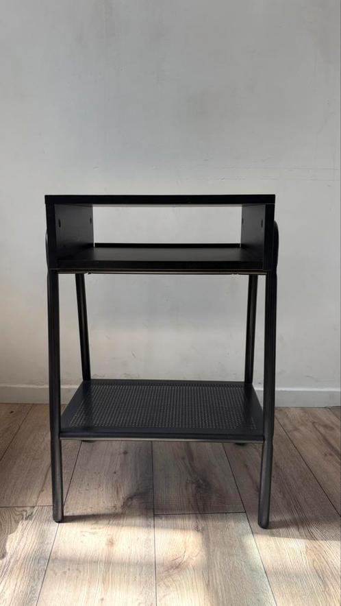 Moderne bijzettafel op wieltjes voor woonkamer of slaapkamer, Huis en Inrichting, Slaapkamer | Nachtkastjes, Nieuw, Ophalen