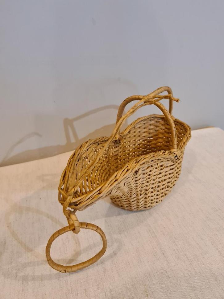 Rieten wijnmand,  flessenhouder, Huis en Inrichting, Woonaccessoires | Schalen en Manden, Zo goed als nieuw, Mand, Overige vormen