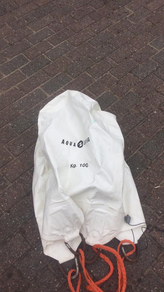 PARACHUTE DE LEVAGE 100kgs PLONGÉE SOUS-MARINE, Sports nautiques & Bateaux, Plongée, Utilisé