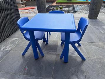 Kindertafel met 3 stapelbare stoeltjes, Kinderen en Baby's, Kinderkamer | Tafels en Stoelen, Ophalen, Zo goed als nieuw, Tafel(s) en Stoel(en)