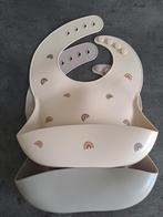 Silicone slabbetjes Mushie met opvang goot, Ophalen, Zo goed als nieuw