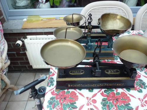 3 oude weegschalen  met koperen schalen, Elektronische apparatuur, Weegschalen, Gebruikt, Winkelweegschaal, Minder dan 10 kg, Ophalen