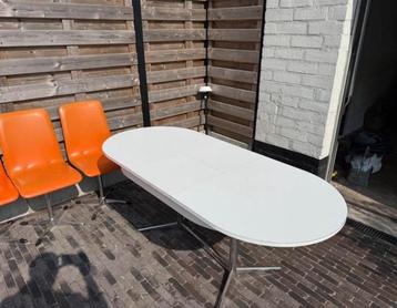 Eettafel brabantia vintage- chrome onderstel beschikbaar voor biedingen