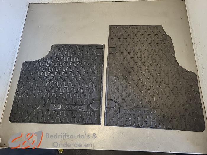 Matten Set van een Opel Vivaro, Auto-onderdelen, Interieur en Bekleding, Opel, Gebruikt, 3 maanden garantie, Ophalen of Verzenden