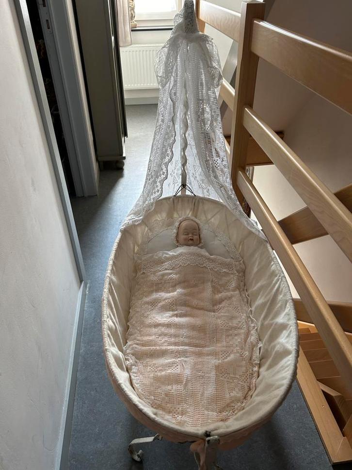 oud  wiegje met pop, Enfants & Bébés, Berceaux & Lits, Comme neuf, Berceau, Enlèvement