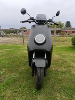 NIU N1S elektrische scooter (klasse B) + helm, Fietsen en Brommers, Scooters | Overige merken, Ophalen, Gebruikt, Elektrisch, Klasse B (45 km/u)