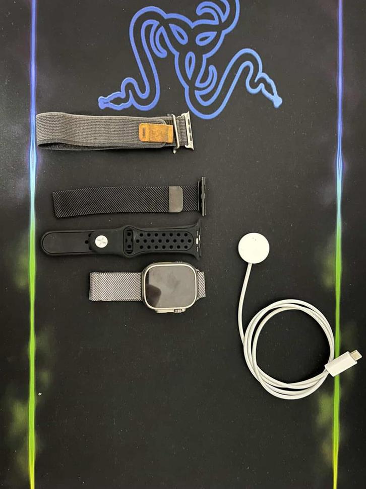 Apple Watch Ultra 49mm – compleet met doos lader & 4 bandjes, Handtassen en Accessoires, Smartwatches, Zo goed als nieuw, iOS