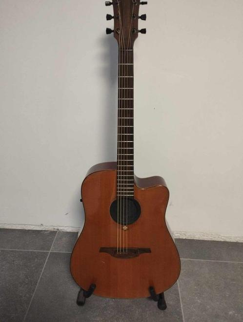 LAG T100DCE met koffer, Musique & Instruments, Instruments à corde | Guitares | Acoustiques, Utilisé, Guitare Western ou Guitare Folk