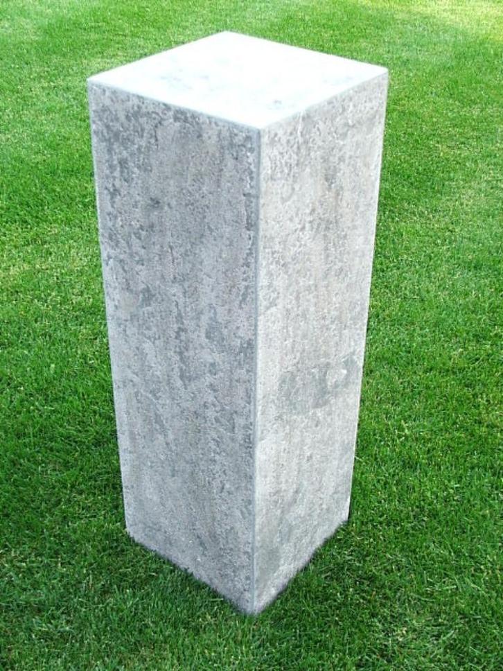 Blauwe steen zuil in verstek verlijmd ! 75 x 25 x 25 cm ., Tuin en Terras, Tuinbeelden, Nieuw, Overige typen, Steen, Ophalen of Verzenden