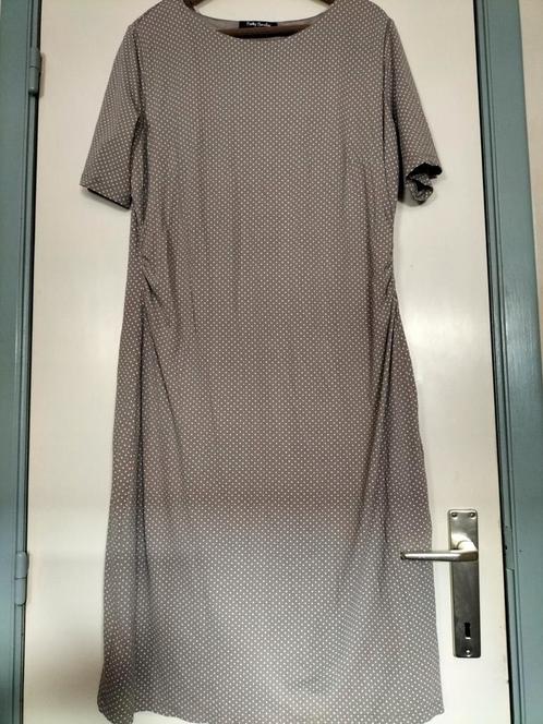 Mooie jurk van Betty Barclay 46, Kleding | Dames, Jurken, Zo goed als nieuw, Maat 46/48 (XL) of groter, Beige, Onder de knie, Ophalen of Verzenden