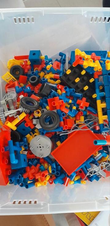 Vintage plasticant beschikbaar voor biedingen