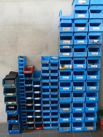 Magazijn bakken 157 stuks  beschikbaar voor biedingen