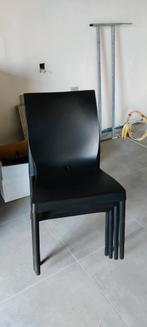 4 zwarte stoelen, Enlèvement