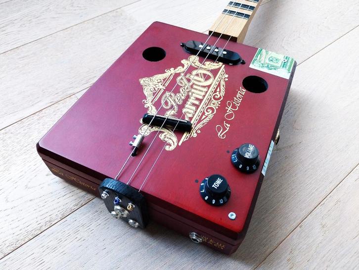 Cigar Box Guitar - Cigarbox - Guitare boîte à cigares, Musique & Instruments, Instruments à corde | Autre, Comme neuf, Enlèvement ou Envoi