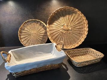 Paniers et plateaux en osier (le lot) beschikbaar voor biedingen