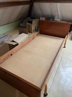 Vintage eenpersoonsbed, Huis en Inrichting, Slaapkamer | Bedden, Gebruikt, Vintage, Eenpersoons, Bruin