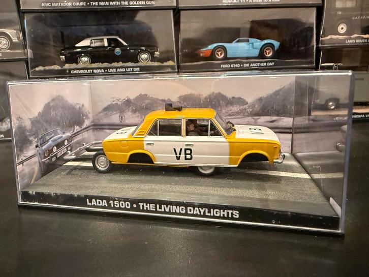 Lada 1500 - James Bond, Hobby en Vrije tijd, Modelauto's | 1:43, Gebruikt, Auto, Universal Hobbies, Ophalen of Verzenden