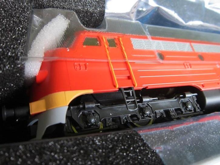 5 Nieuwe Nohabs Roco DC diesellocomotieven, Hobby & Loisirs créatifs, Trains miniatures | HO, Neuf, Locomotive, Roco, Envoi