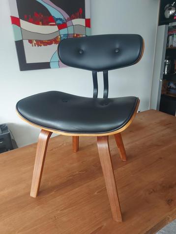 6 eetkamerstoelen beschikbaar voor biedingen