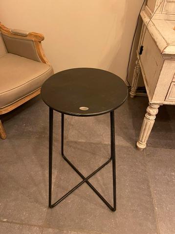 Riverdale Bijzettafel beschikbaar voor biedingen