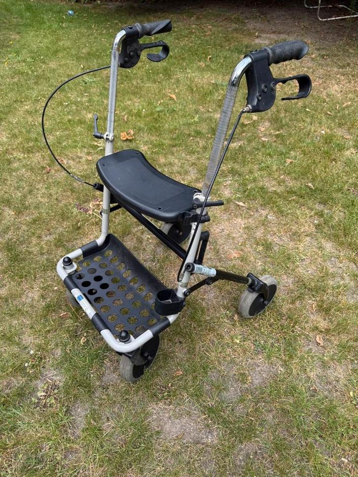 Invacare rollator, Diversen, Rollators, Zo goed als nieuw, Opvouwbaar, Ophalen of Verzenden