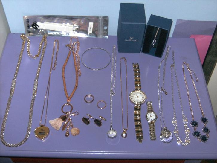 Groot lot fantasie sieraden. (81 stuks), Handtassen en Accessoires, Kettingen, Gebruikt, Ophalen of Verzenden