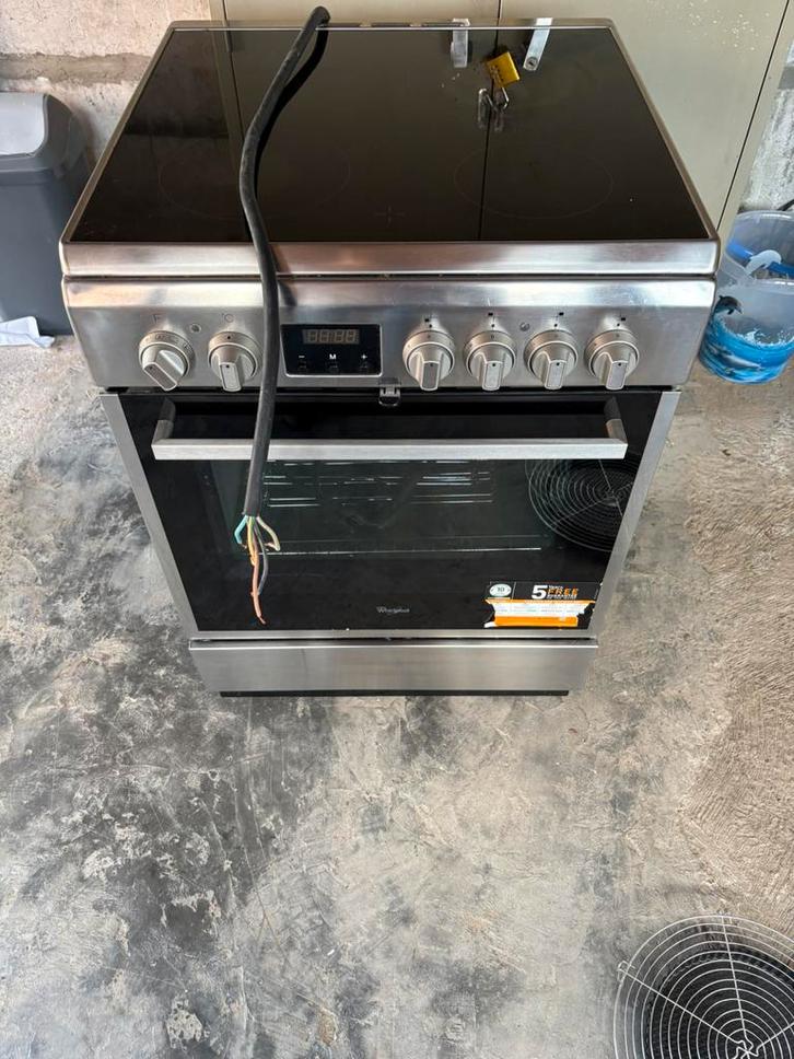 Whirlpool kookfornuis + oven – werkt perfect!, Elektronische apparatuur, Fornuizen, Gebruikt, Tussenbouw, Elektrisch, 4 kookzones