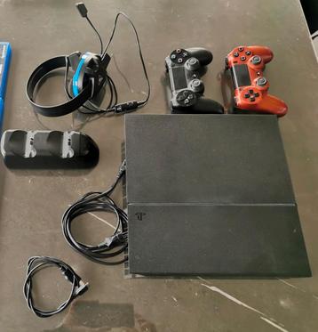 Ps4 500GB + 2controllers + dual charger + 3 games + headset