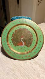 Assiette décorative en laiton émaillé représentant un paon, Antiquités & Art, Enlèvement