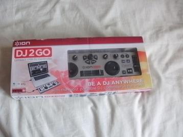 Compact USB DJ controller beschikbaar voor biedingen