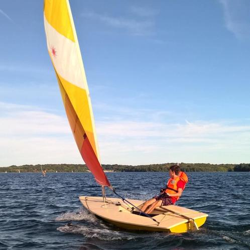 Laserboot met aanhanger, Watersport en Boten, Open zeilboten, Gebruikt, Laser, 3 tot 6 meter, Polyester, Geen motor, Ophalen