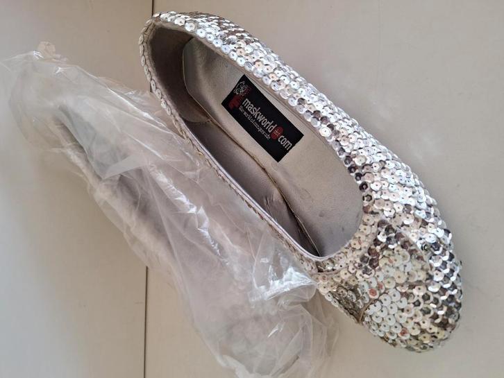 Disco zilver glitter hakschoenen NIEUW in doos maat 8  of 42, Kleding | Dames, Schoenen, Zo goed als nieuw, Ophalen of Verzenden