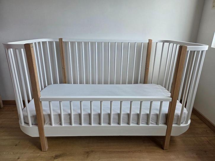 Oliver furniture meegroeibed en commode, Kinderen en Baby's, Kinderkamer | Complete kinderkamers, Zo goed als nieuw, Jongetje of Meisje