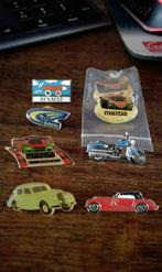 Lot 9 pins voiture moto Mazda Renault subaru Nissan Datsun, Verzamelen, Ophalen of Verzenden, Gebruikt, Transport, Speldje of Pin